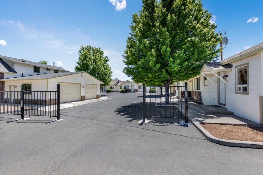 More Photos Of 2010 E Route 66, Flagstaff Apartments For Sale