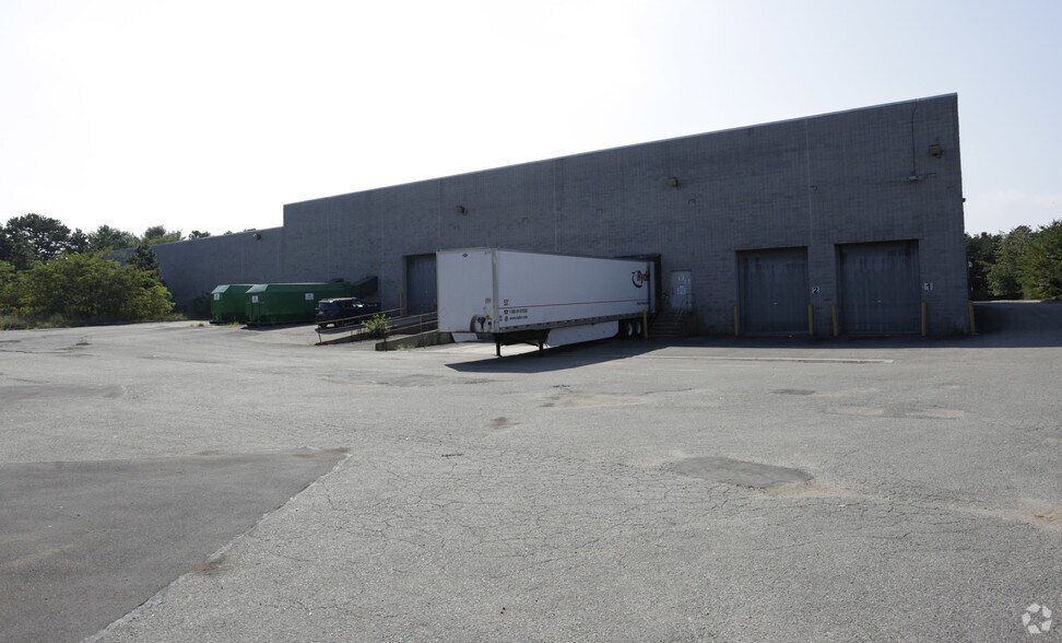 More Photos Of 200 Trade Zone Dr, Ronkonkoma Unknown For Lease