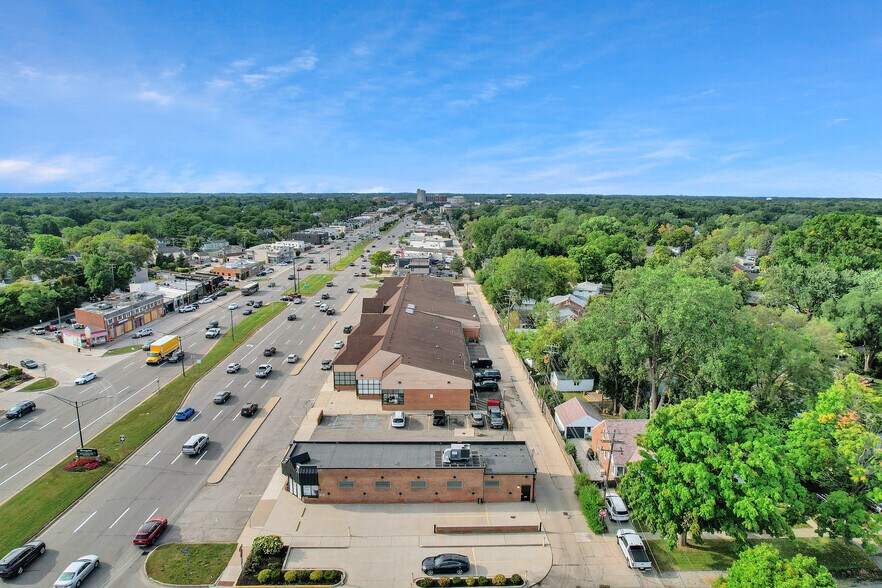 More Photos Of 33200 Woodward Ave, Birmingham Storefront Retail Office For Lease
