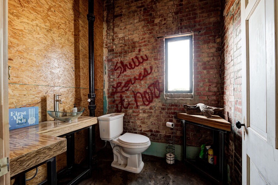 More Photos Of 1615 N Portland Ave, Oklahoma City Warehouse For Sale