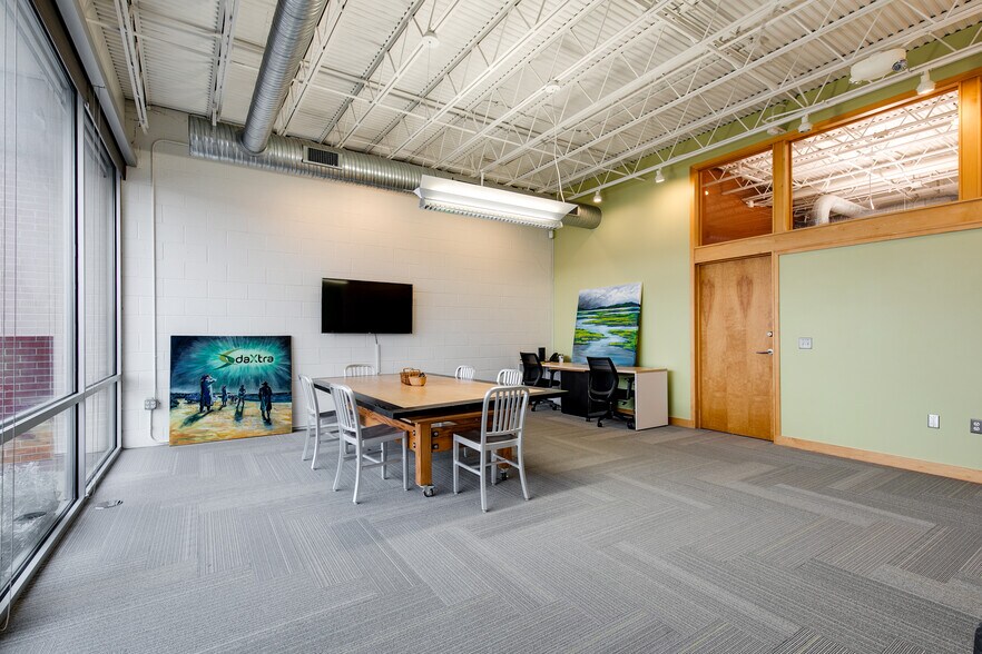 More Photos Of 3310 W Clay St, Richmond Showroom For Lease