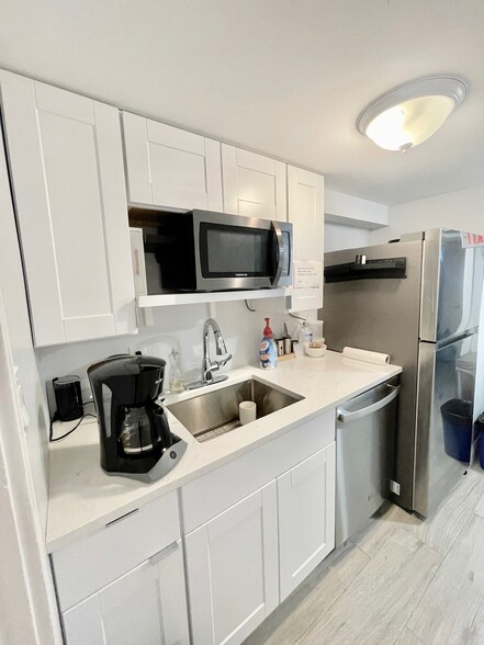 More Photos Of 70 Arch St, Greenwich General Retail For Sale