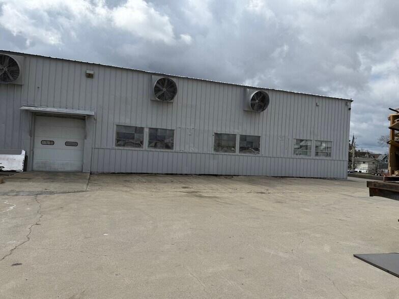 More Photos Of 625 Menomonee St, Theresa Warehouse For Lease