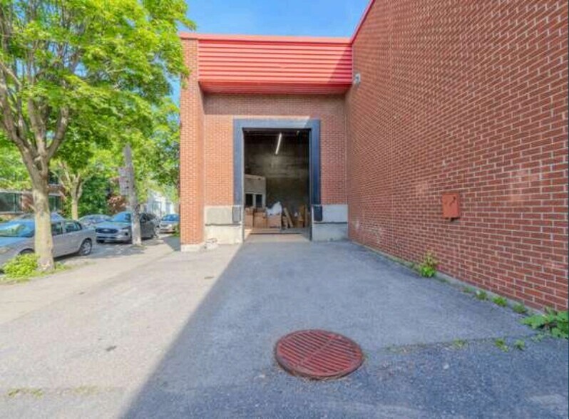More Photos Of 6674 Av De L'esplanade, Montréal Industrial For Lease