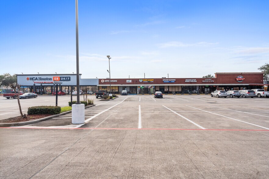 More Photos Of 5324 Atascocita Rd, Humble Storefront For Sale