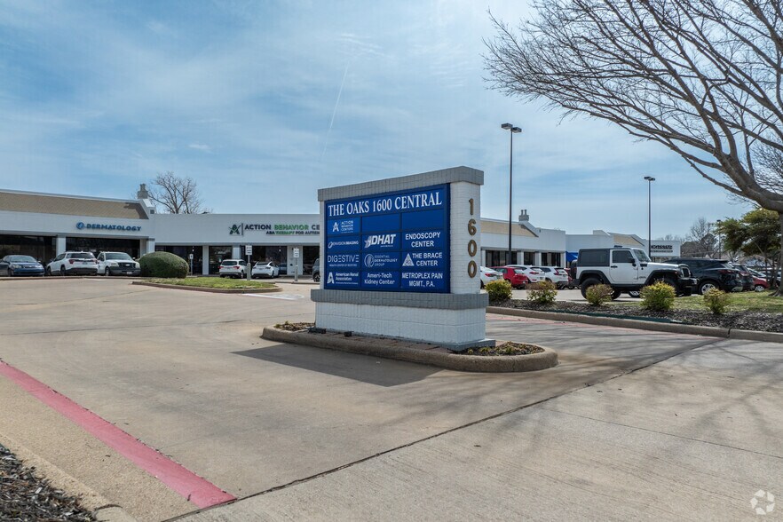 More Photos Of 1600 Central Dr, Bedford Medical For Lease