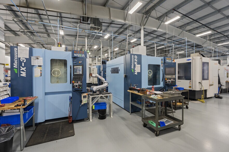 More Photos Of 2 Fox Hollow Rd, Oxford Manufacturing For Sale