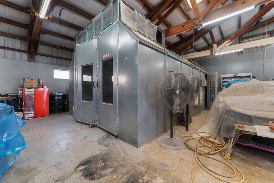 More Photos Of 109 N Falkenburg Rd, Tampa Manufacturing For Sale