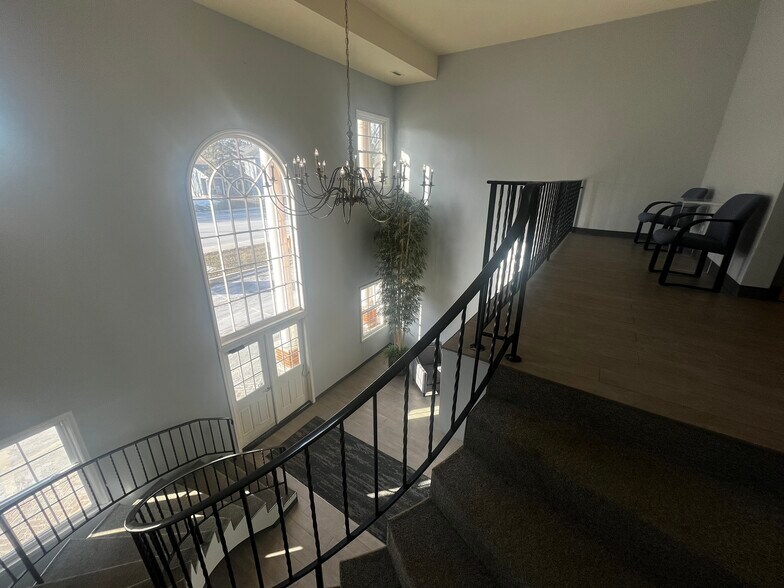 More Photos Of 552 S Washington St, Naperville Office For Lease