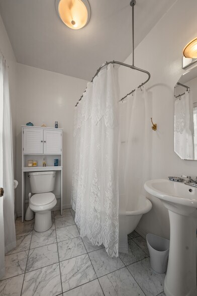 More Photos Of 2000 Clinton Ave, Alameda Apartments For Sale