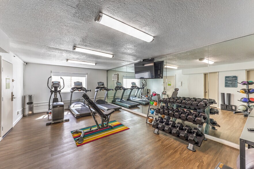 More Photos Of 121 N 8th St, Las Vegas Hotel For Sale