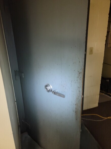 More Photos Of 1900 E Holland Ave, Saginaw Warehouse For Sale