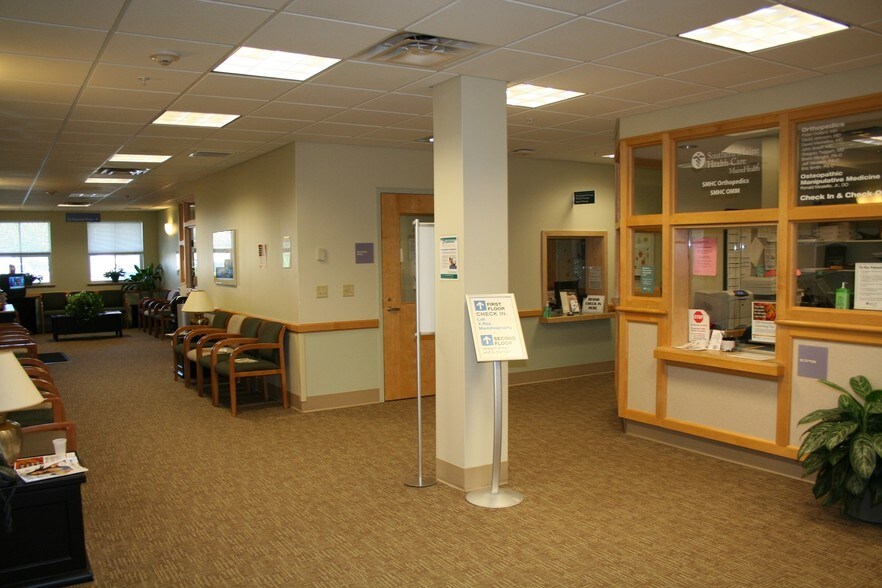 More Photos Of 4 Shape Dr, Kennebunk Medical For Lease