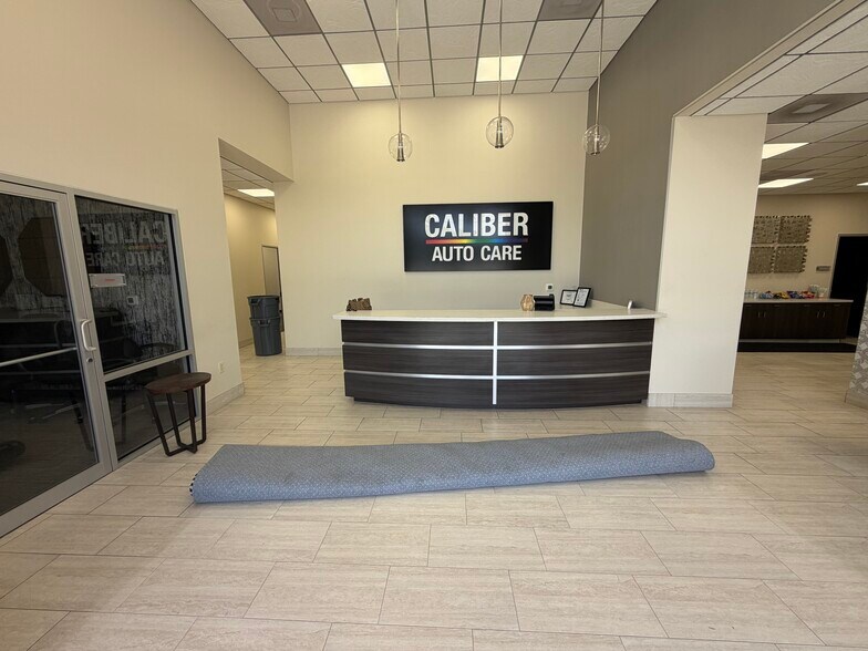 More Photos Of 4022 Louetta Rd, Spring Auto Dealership For Lease
