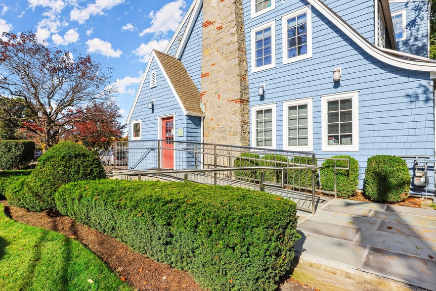 More Photos Of 95 Reef Rd, Fairfield General Retail For Lease