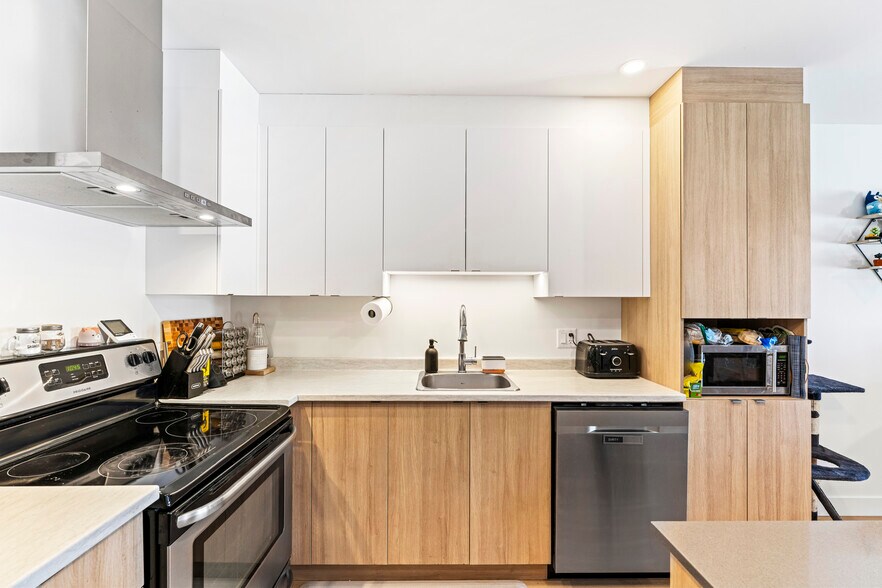 More Photos Of 365 Rue Adams E, Richmond Apartments For Sale