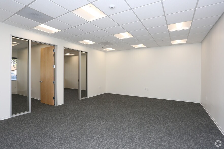 More Photos Of 5500 Ming Ave, Bakersfield Unknown For Lease