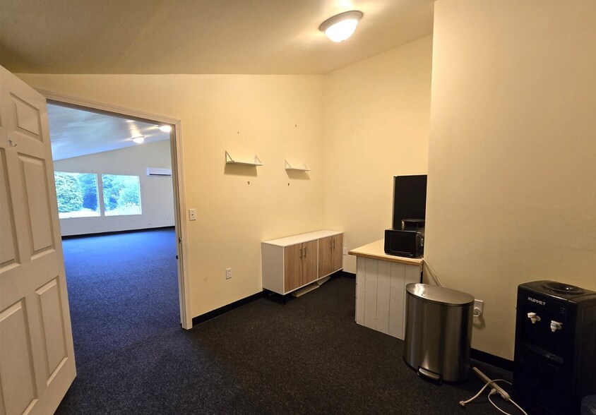 More Photos Of 633 E Pioneer Ave, Montesano Office For Lease
