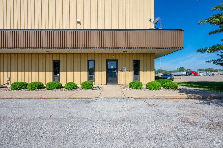More Photos Of 2580 S 30th St, Lafayette Warehouse For Lease