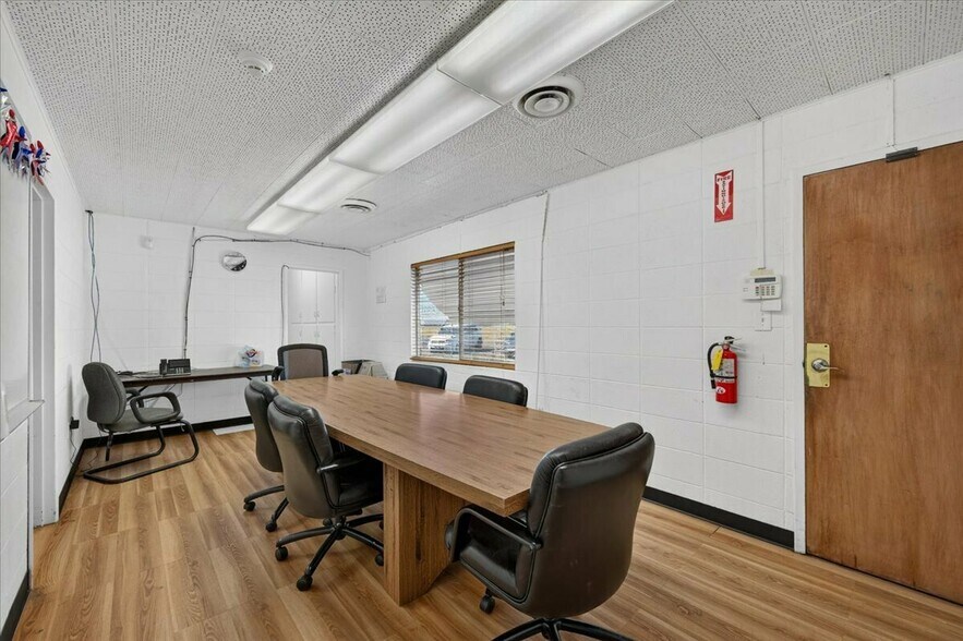 More Photos Of 925 M St, Firebaugh Manufacturing For Sale
