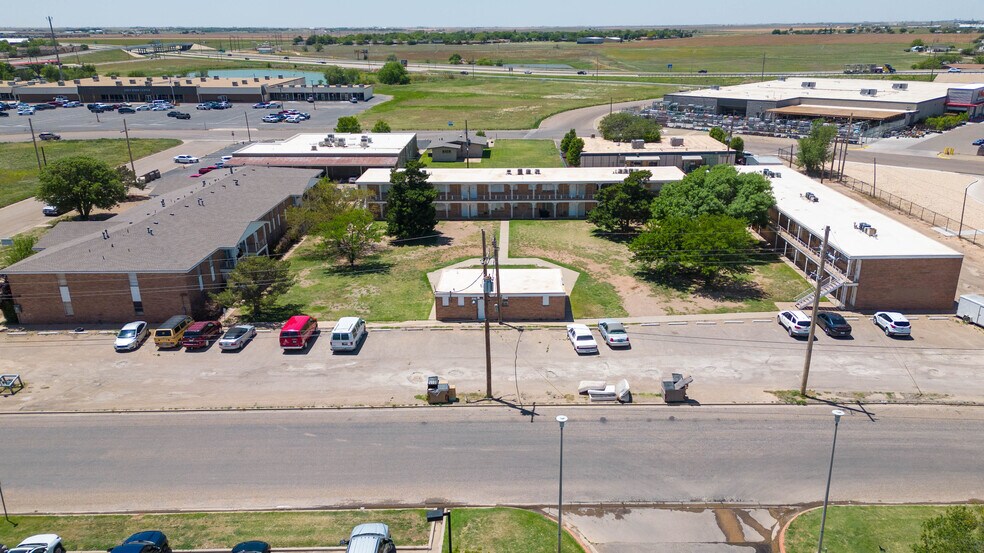 More Photos Of 2500 W 26th St, Plainview Apartments For Sale