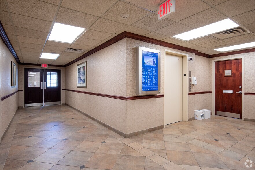 More Photos Of 283 Commack Rd, Commack Medical For Lease