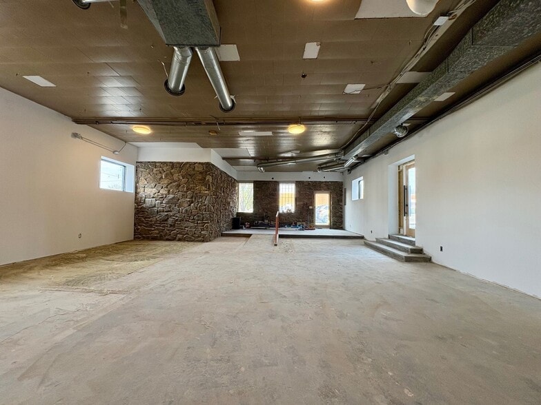 More Photos Of 255-257 Short Coxe Ave, Asheville Storefront Retail Office For Lease