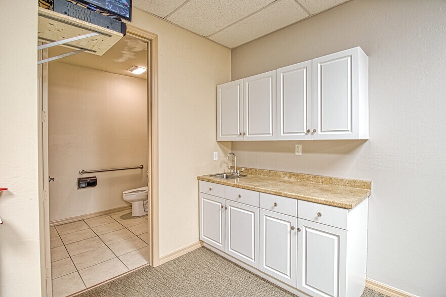 More Photos Of 4857 Palm Beach Blvd, Fort Myers Office For Lease