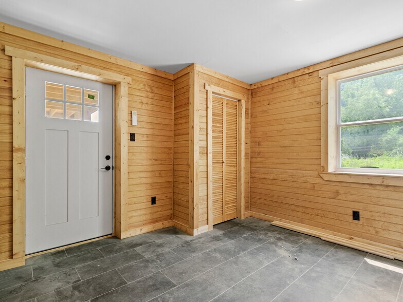 More Photos Of 137 Red Maple Ln, Burnsville Apartments For Sale