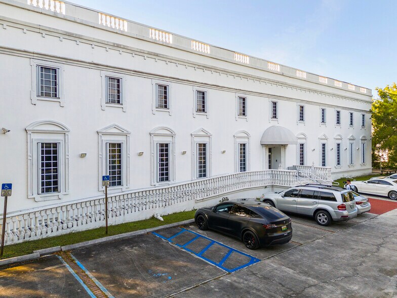 More Photos Of 15165 NW 77th Ave, Miami Lakes Medical For Lease