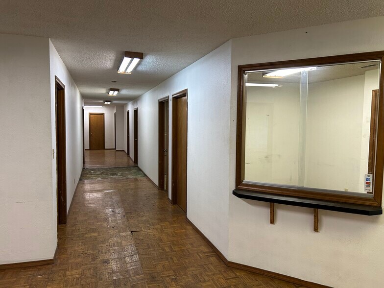 More Photos Of 635 N Columbia Blvd, Portland Warehouse For Sale