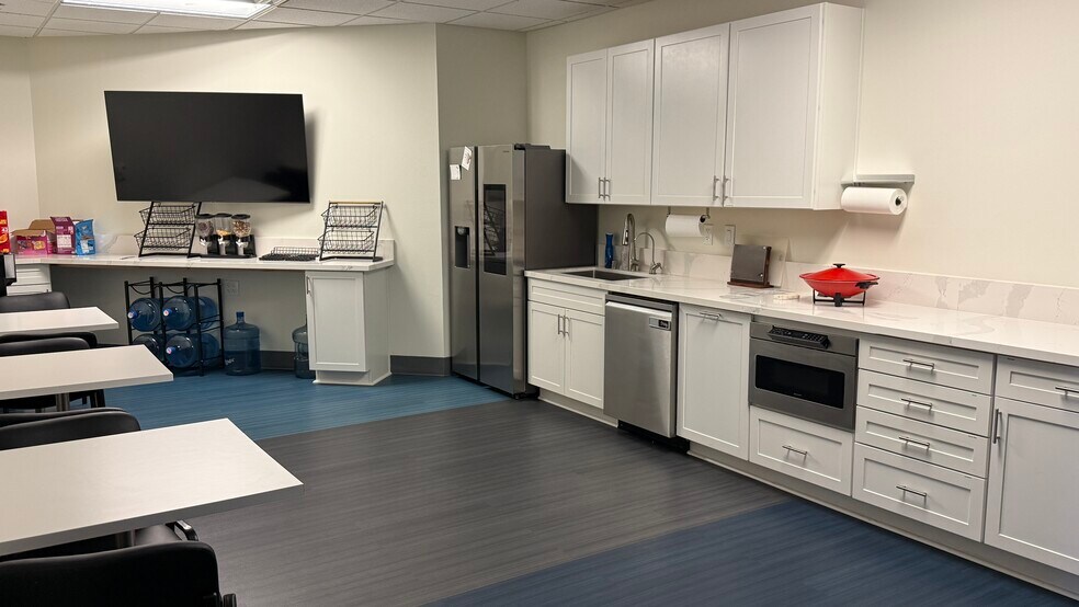 More Photos Of 1545 Pama Ln, Las Vegas Research And Development For Lease