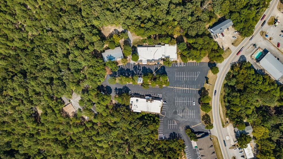 More Photos Of 508-516 Village Cir, Eureka Springs General Retail For Lease