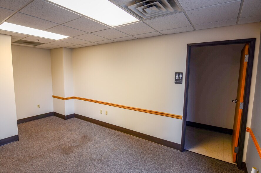 More Photos Of 4701 MacCorkle Ave SE, Charleston Medical For Sale