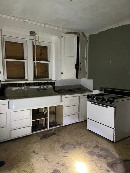More Photos Of 981 Riverview Dr, Walnutport Storefront Retail Office For Sale