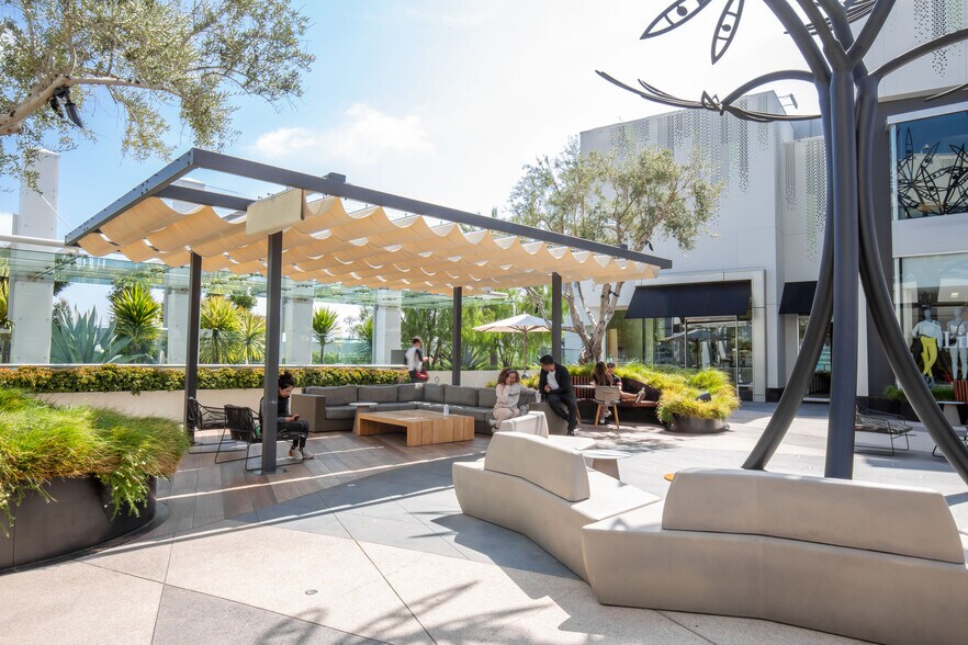 More Photos Of 8590 W Sunset Blvd, West Hollywood Unknown For Lease