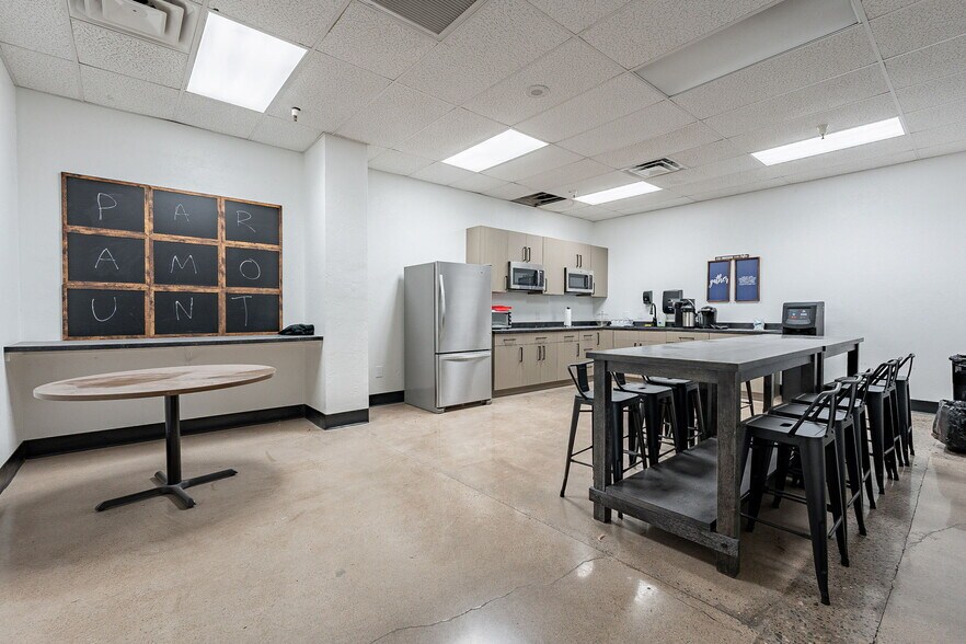 More Photos Of 4205 W Glenrosa Ave, Phoenix Warehouse For Lease