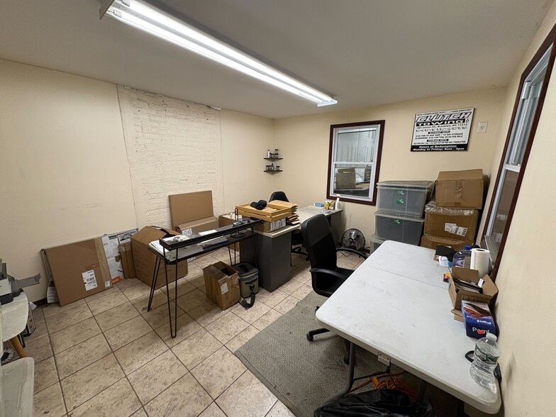 More Photos Of 284 Junius St, Brooklyn Warehouse For Lease