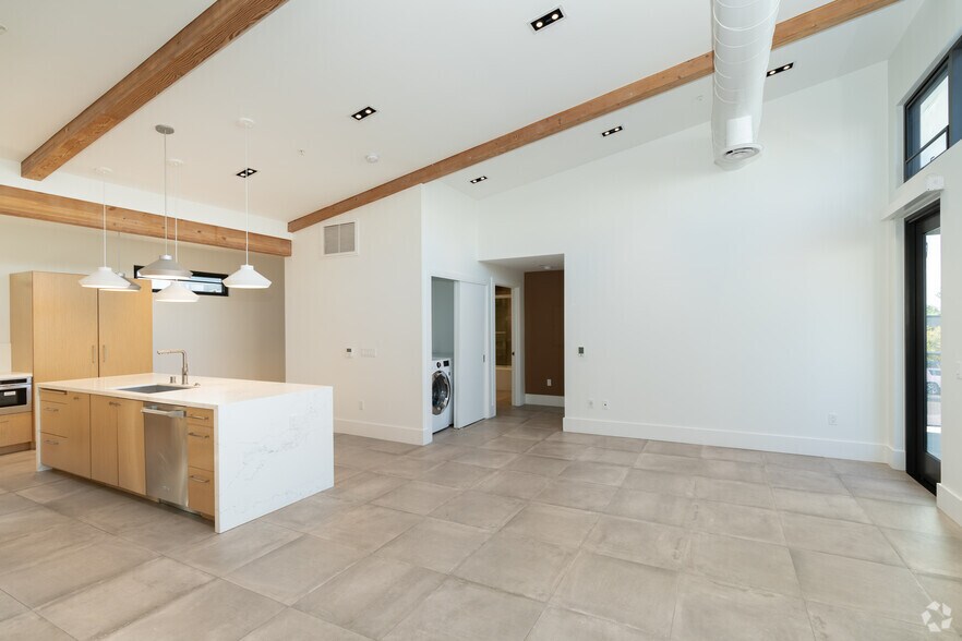 More Photos Of 330 S Cedros Ave, Solana Beach Apartments For Lease