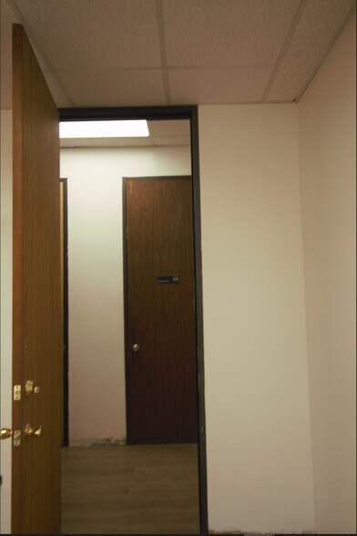 More Photos Of 10850 Wilcrest Dr, Houston Light Distribution For Lease