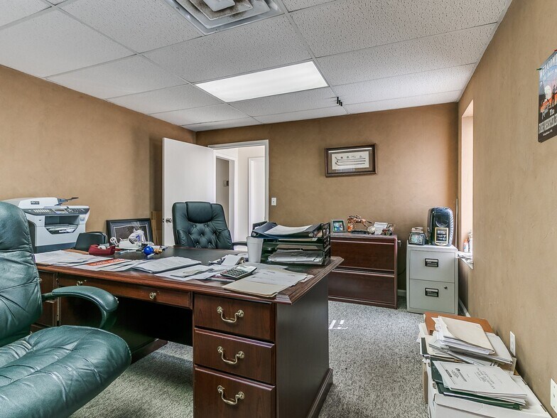 More Photos Of 219 N 6th St, Kingfisher Office For Sale