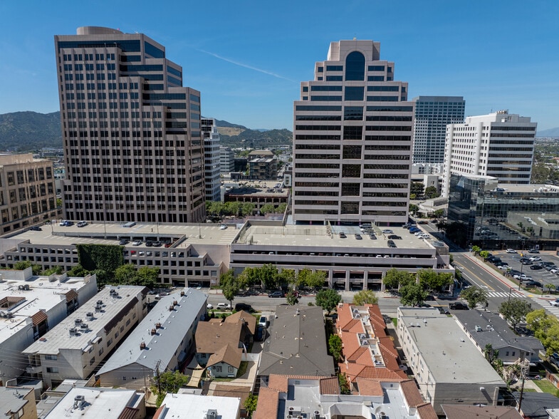 More Photos Of 530 N Maryland Ave, Glendale Apartments For Sale