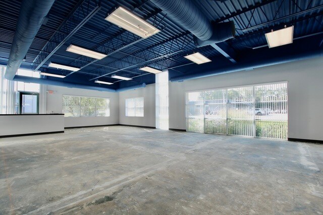 More Photos Of 661-671 E Calhoun St, Woodstock Office For Sale