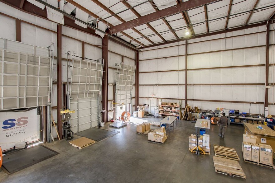 More Photos Of 7150 Exchequer Dr, Baton Rouge Warehouse For Lease