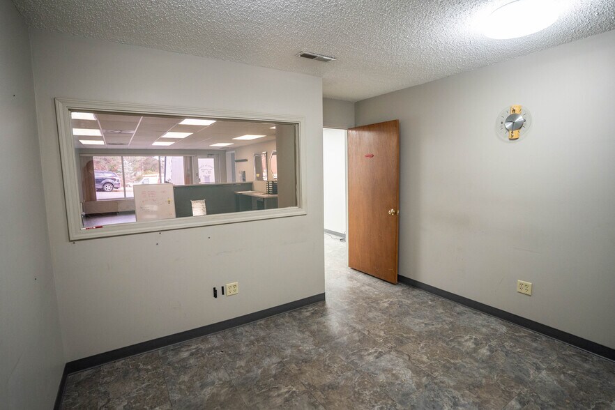 More Photos Of 147 E Lexington Ave, Independence Storefront Retail Office For Sale