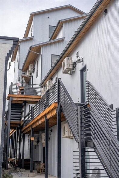 More Photos Of 924 E Park St, Livingston Apartments For Sale
