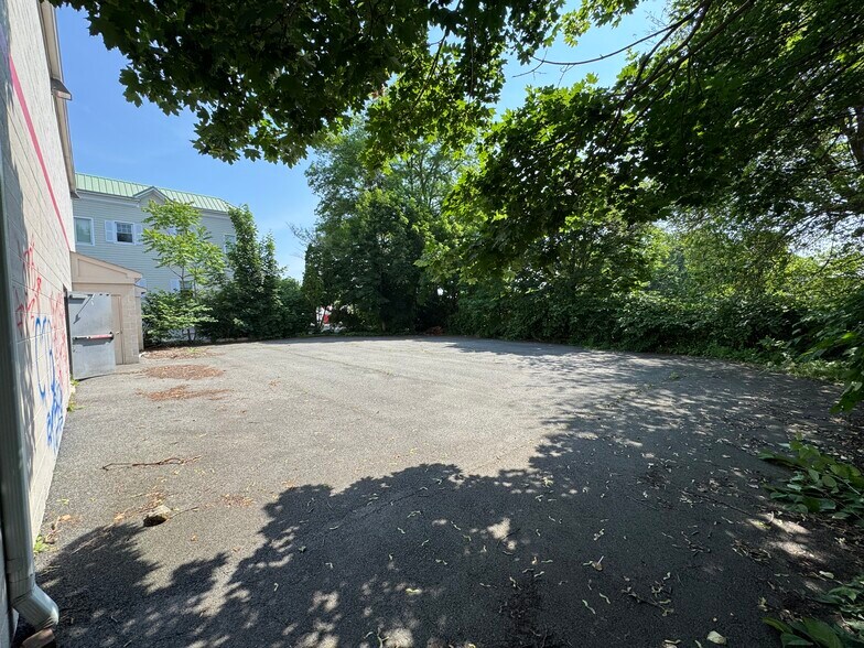 More Photos Of 1395 Boston Post Rd, Larchmont Freestanding For Sale