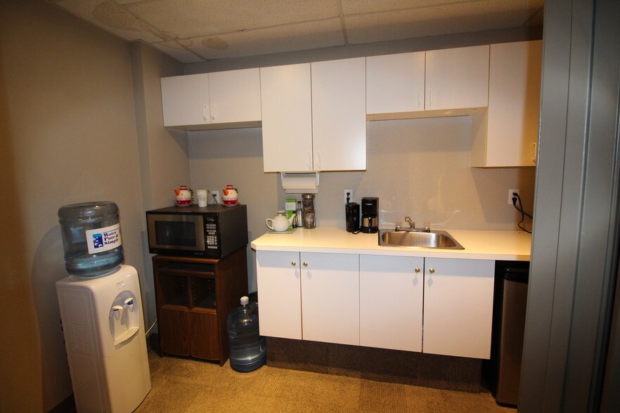 More Photos Of 2802-2810 5 Av N, Lethbridge Storefront Retail Office For Sale