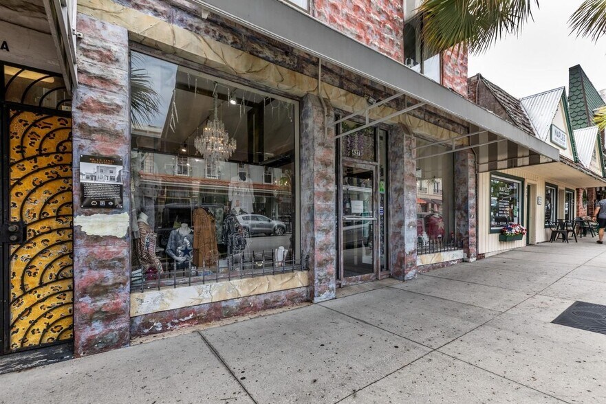 More Photos Of 427 N Donnelly St, Mount Dora Storefront Retail Office For Lease