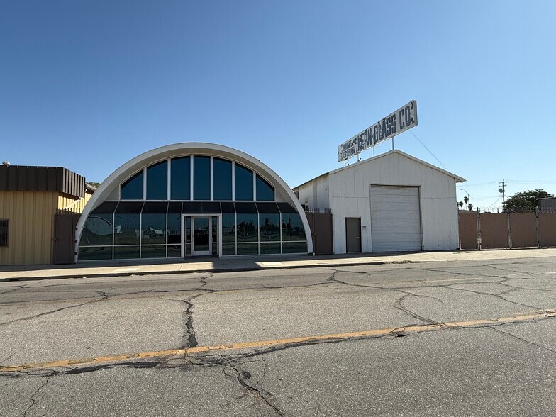 More Photos Of 220-222 Kentucky St, Bakersfield Warehouse For Lease